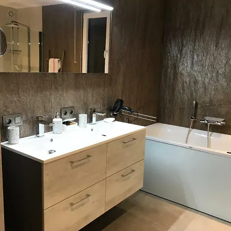 La Colombe לינה וארוחת בוקר