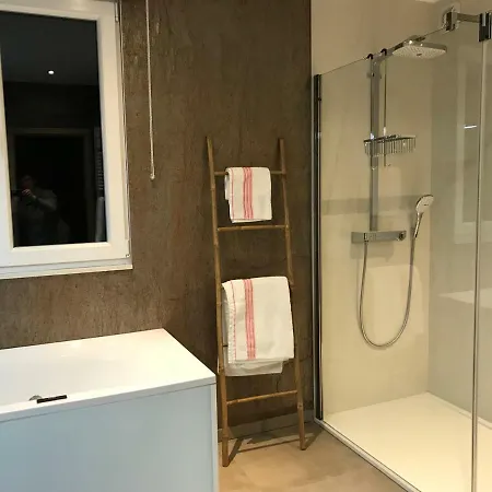 La Colombe לינה וארוחת בוקר 4*