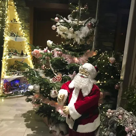 לינה וארוחת בוקר La Colombe